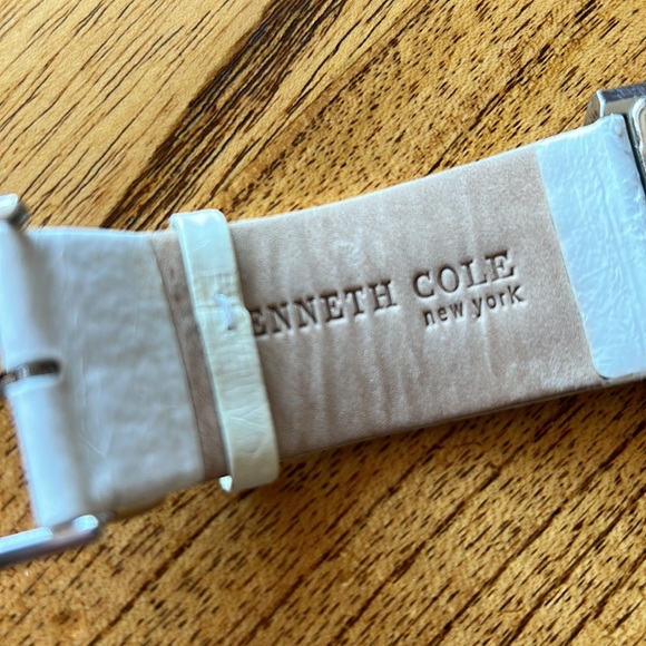 Kenneth Cole Big & Chunky Watch - Picture 8 of 14